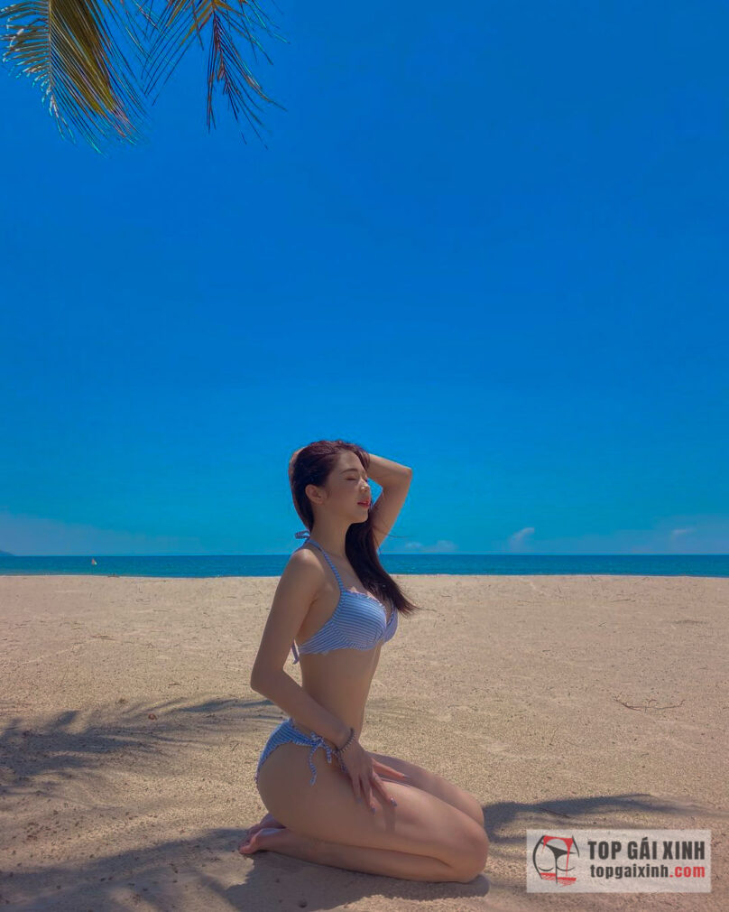 Ca sĩ Liz Kim Cương nóng bỏng trong loạt ảnh bikini