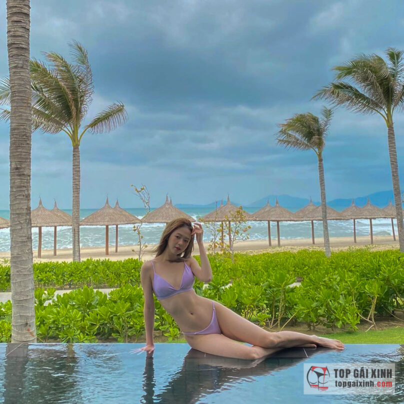 Ca sĩ Liz Kim Cương nóng bỏng trong loạt ảnh bikini